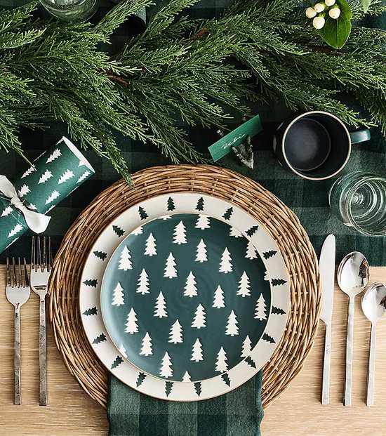 Traditional white porcelain christmas china pattern featuring vibrant holly berries and green leaf motifs.