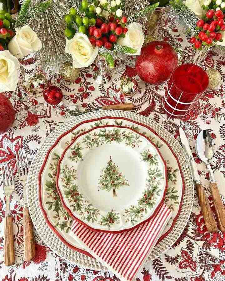 Sophisticated christmas china pattern with scalloped edges and delicate gold lace detailing.
