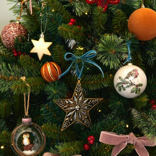 40 Christmas Tree Ribbon Ideas for a Stunning Tree