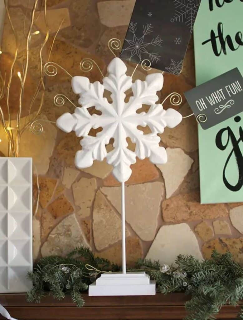 Minimalist living room with a single large, intricate snowflake wall hanging, modern furniture.