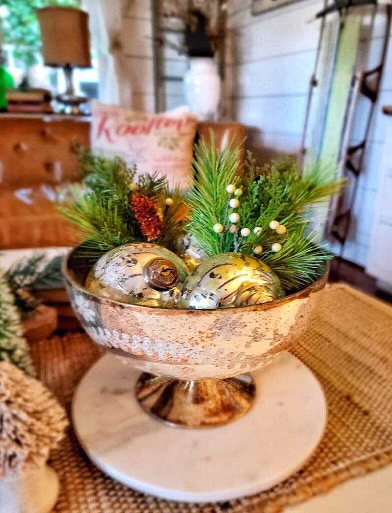 40 Christmas Ornament Displays for Stunning Decor