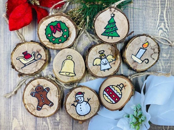 Scandinavian entry table decorated with mini evergreen wreath wood slice ornaments and delicate warm lights 13 words