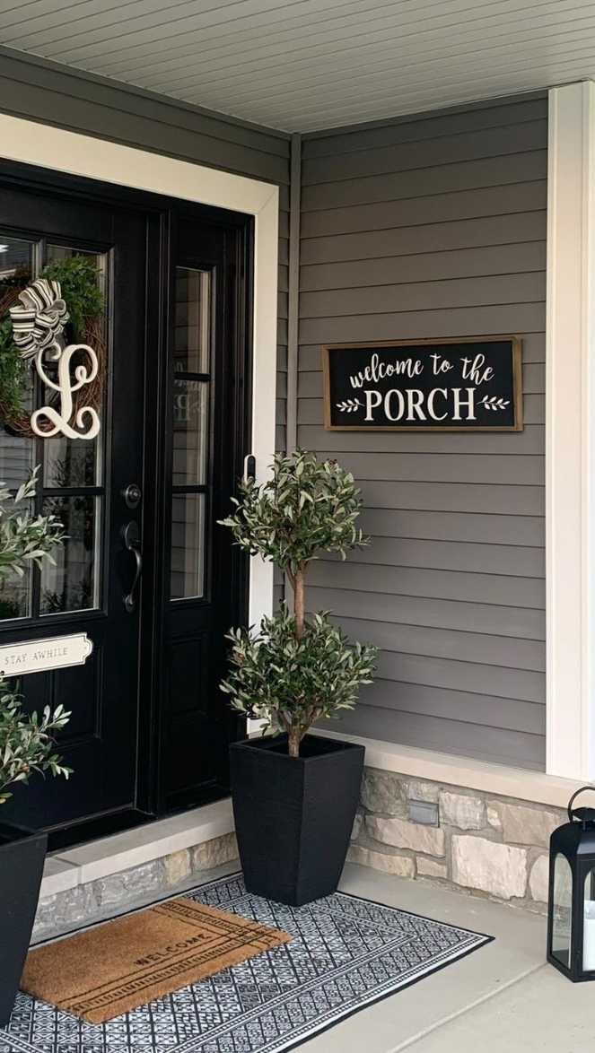 Checklist graphic showing must‑have porch items: seating, lighting, rug, plants, décor accents