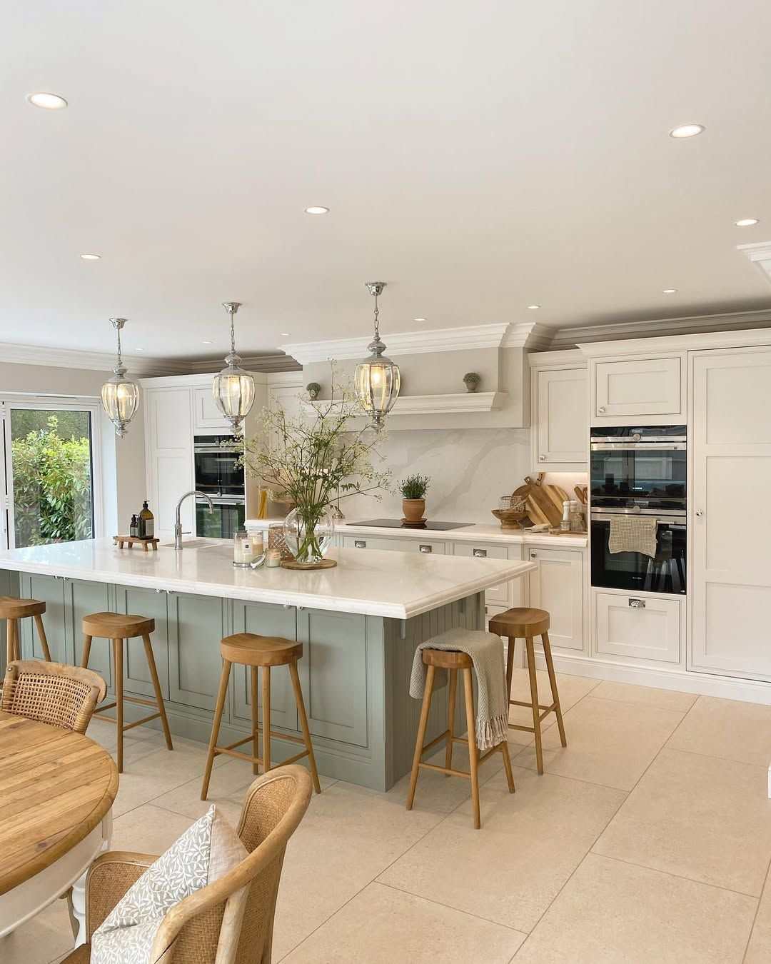Modern organic kitchen featuring a seamlessly plastered micro-cement curved island with warm ambient lighting.