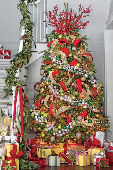 Great room tree with woven satin ribbon and shattered ornament garlands, warm sconce lighting